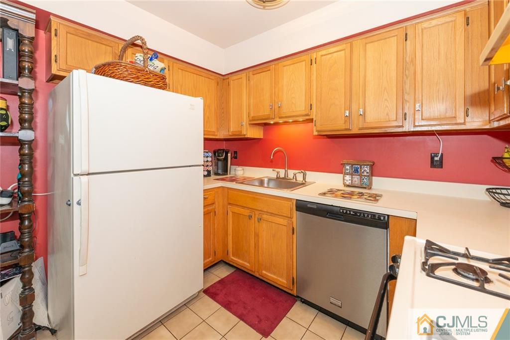 36 Hanover Square, Unit E Middlesex, NJ 08846 - Photo 10 of 23