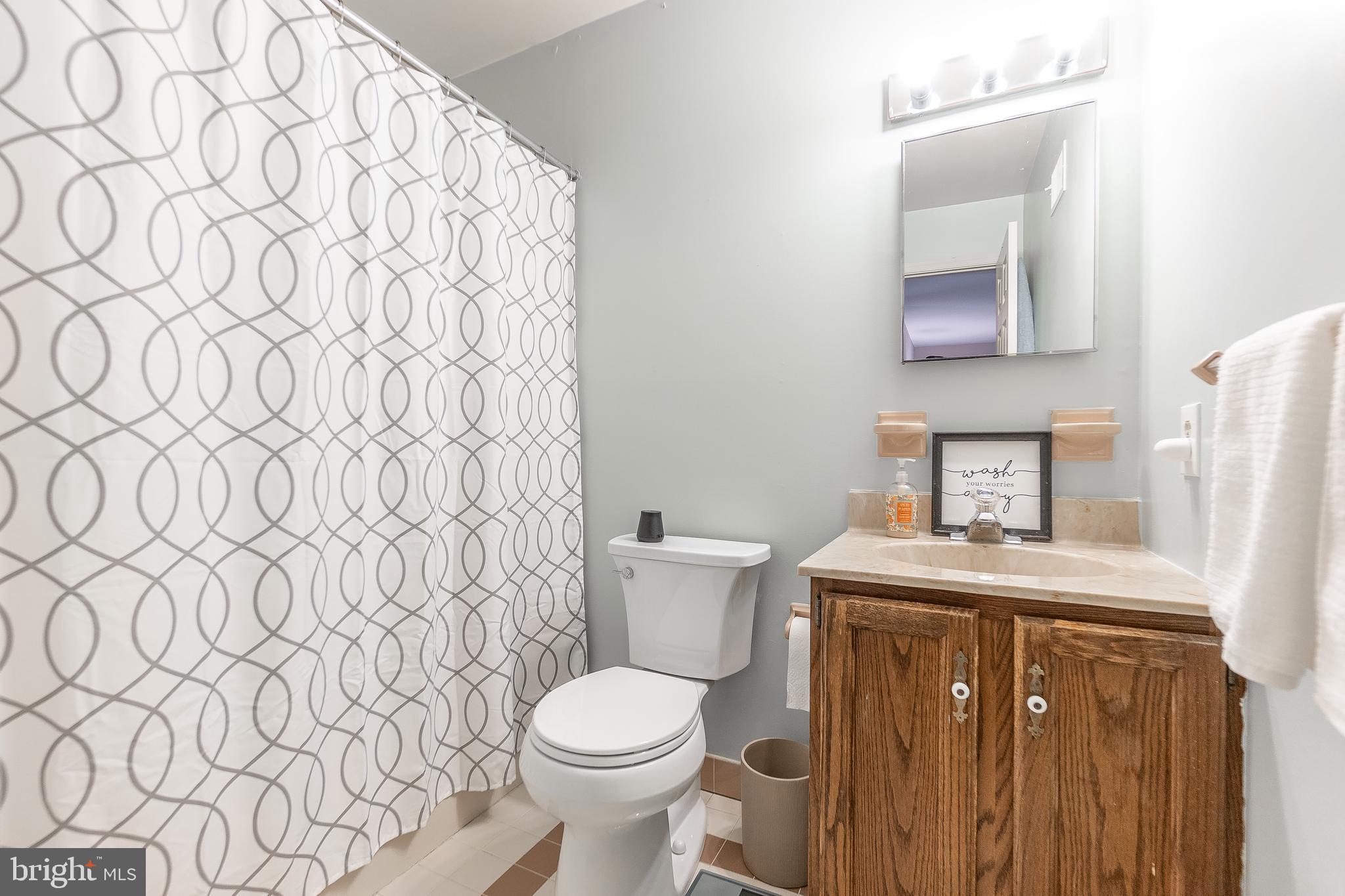 118 Valley Stream Circle Chesterbrook, PA 19087 - Photo 22 of 25 Full Hall Bath