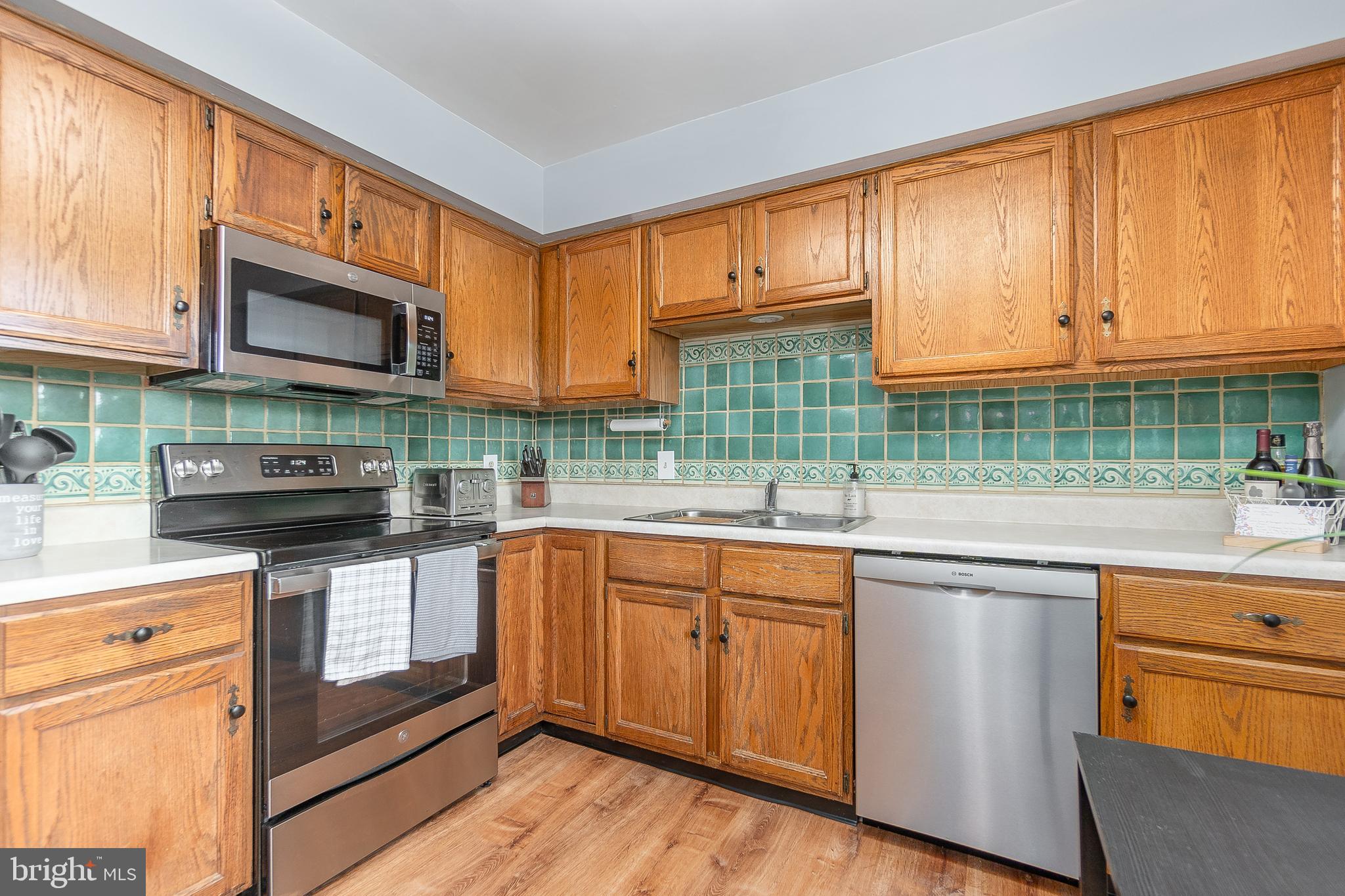 118 Valley Stream Circle Chesterbrook, PA 19087 - Photo 8 of 25 Kitchen