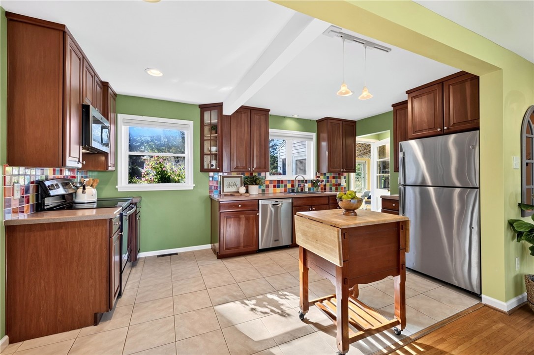 41 Rock Beach Road Irondequoit, NY 14617 - Photo 12 of 50 Gallery Image 12