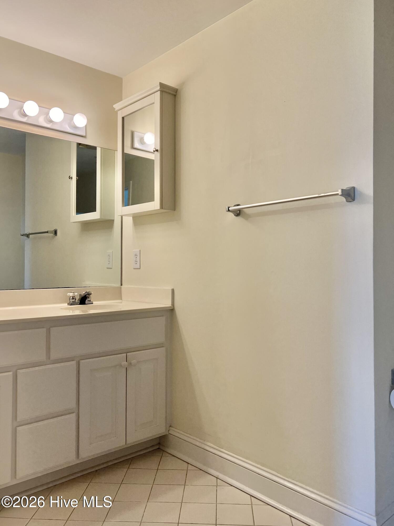 212 Middle Street, Unit 303 New Bern, NC 28560 - Photo 10 of 12 IMG_6217