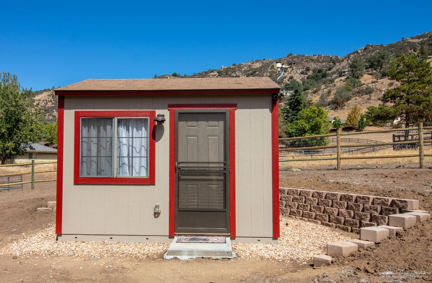 26961 Bear Valley Road Tehachapi, CA 93561 - Photo 31 of 40 Gallery Image 31
