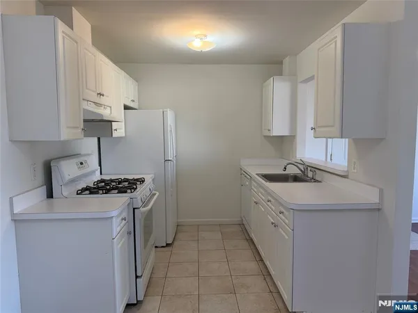 $2,895 | 33 Prospect Street, Unit 5, Palisades Park, NJ 07650