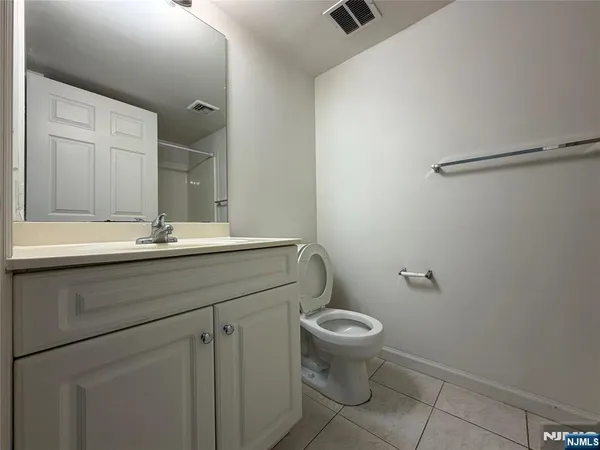 $2,895 | 33 Prospect Street, Unit 5, Palisades Park, NJ 07650