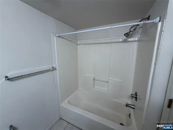 $2,895 | 33 Prospect Street, Unit 5, Palisades Park, NJ 07650