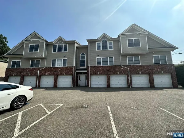 $2,895 | 33 Prospect Street, Unit 5, Palisades Park, NJ 07650