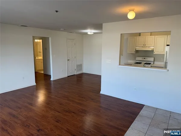 $2,895 | 33 Prospect Street, Unit 5, Palisades Park, NJ 07650