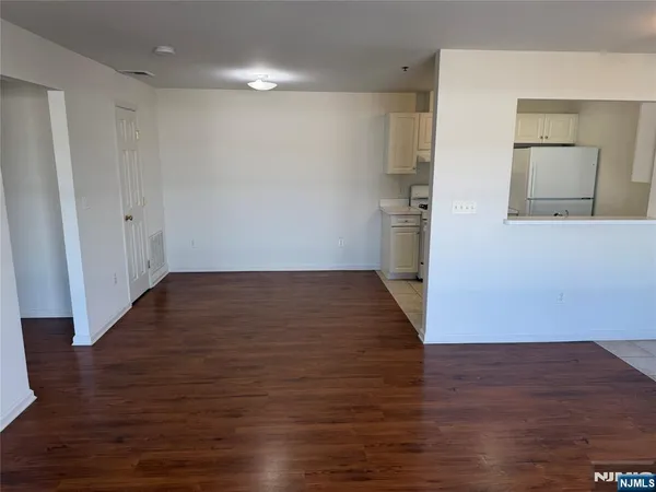 $2,895 | 33 Prospect Street, Unit 5, Palisades Park, NJ 07650