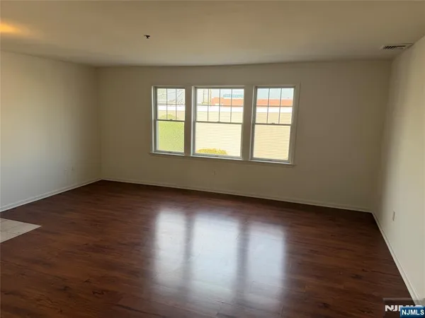 $2,895 | 33 Prospect Street, Unit 5, Palisades Park, NJ 07650