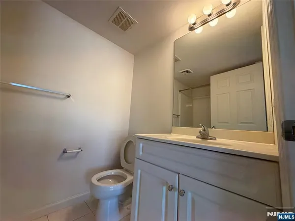 $2,895 | 33 Prospect Street, Unit 5, Palisades Park, NJ 07650