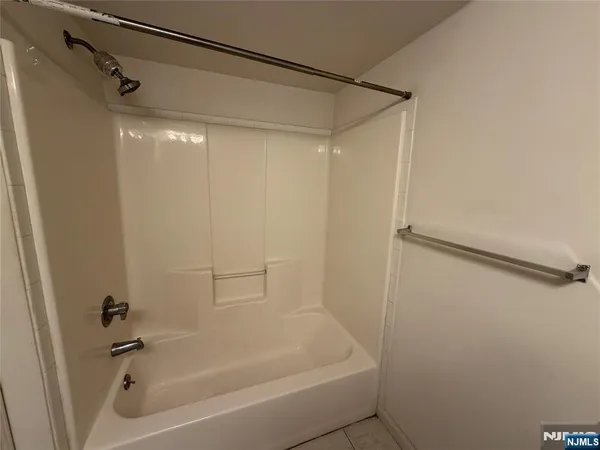 $2,895 | 33 Prospect Street, Unit 5, Palisades Park, NJ 07650