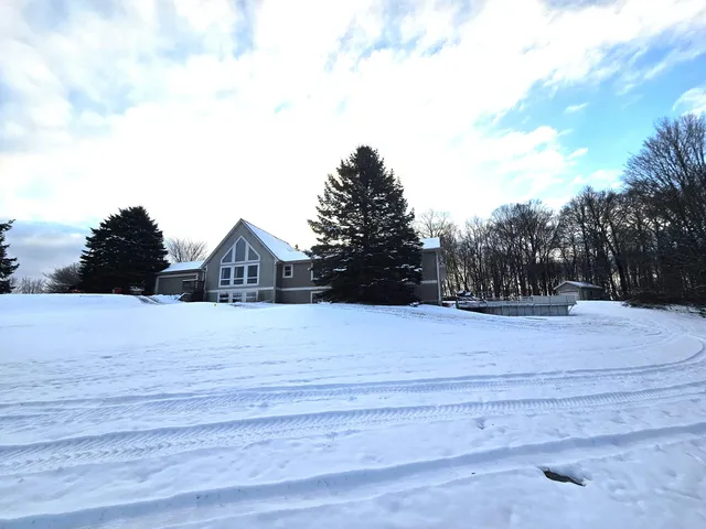 $398,500 | 350 Mary Court, Hesperia, MI 49421