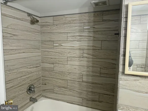 $2,100 | 2630 Fort Farnsworth Road, Unit 148, Alexandria, VA 22303