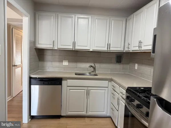 $2,100 | 2630 Fort Farnsworth Road, Unit 148, Alexandria, VA 22303