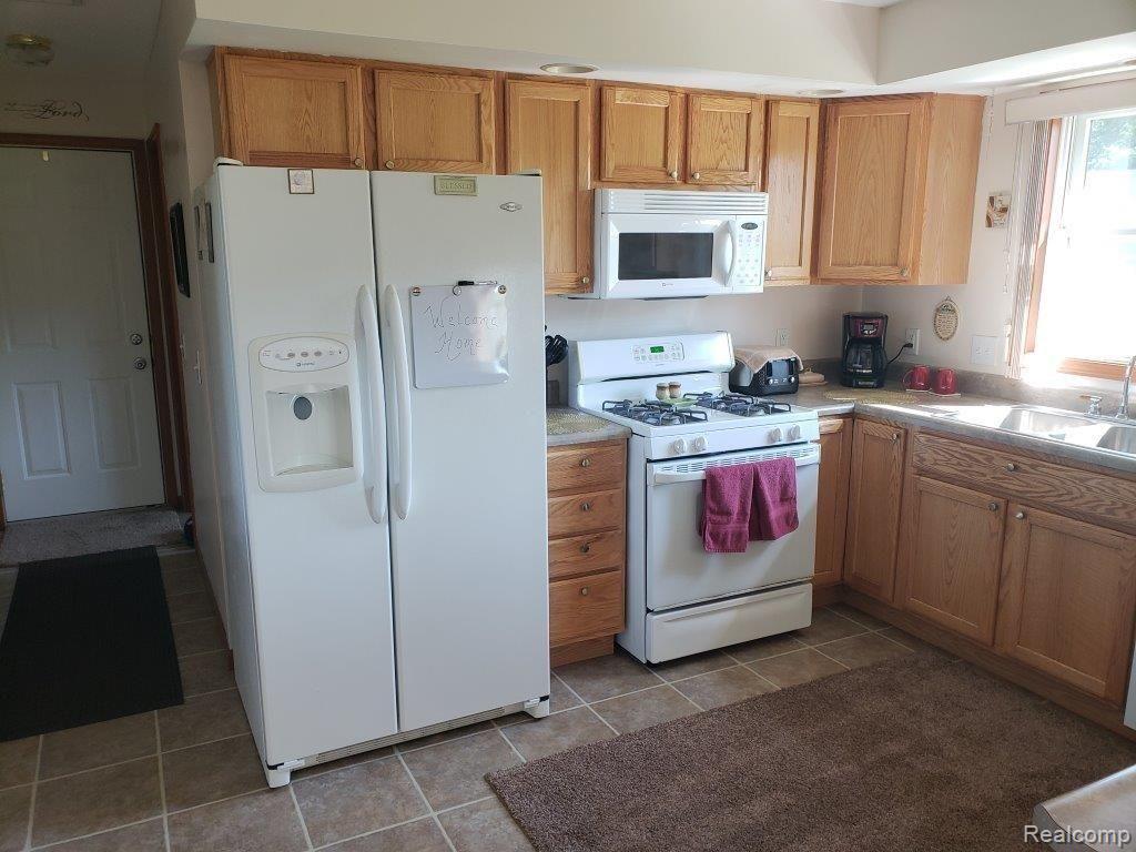 6760 Fostoria Road Otter Lake, MI 48464 - Photo 15 of 44 Kitchen (2)
