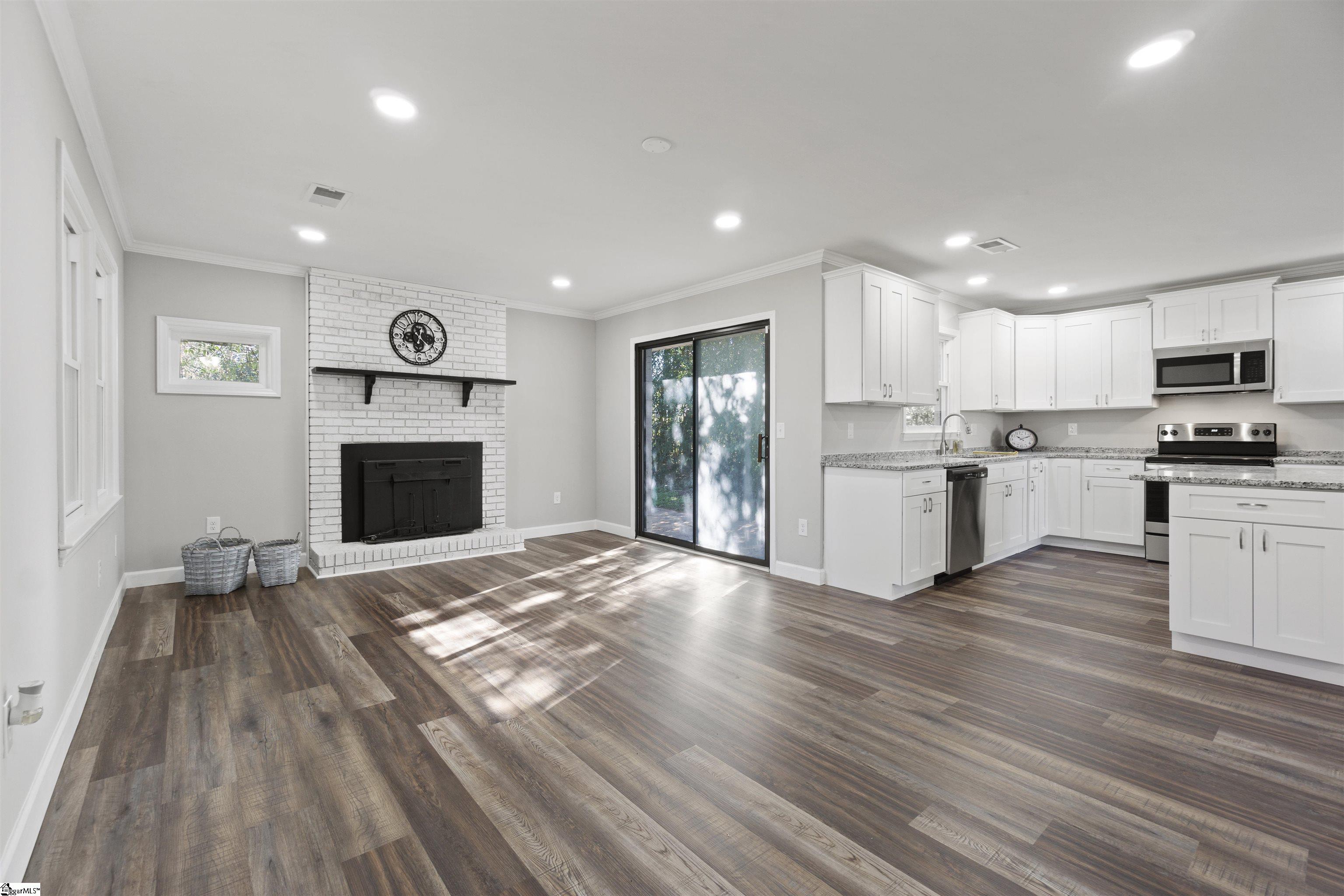 102 Inlet Drive Anderson, SC 29625 - Photo 3 of 30 Gallery Image 3