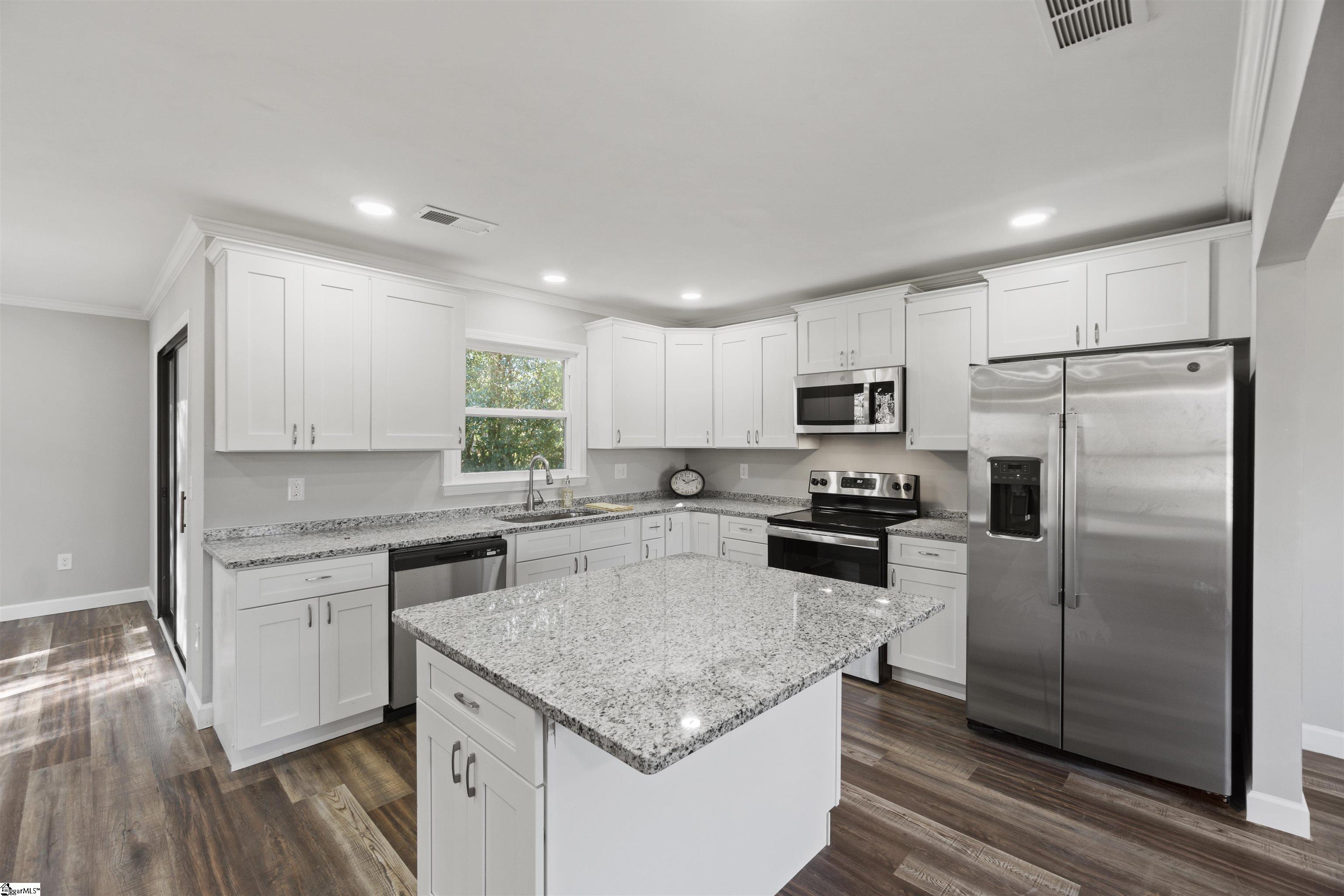 102 Inlet Drive Anderson, SC 29625 - Photo 6 of 30 Gallery Image 6