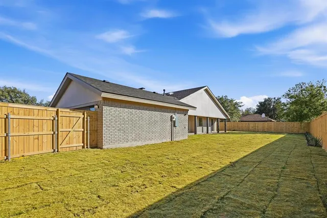 a view of room with washer and dryer