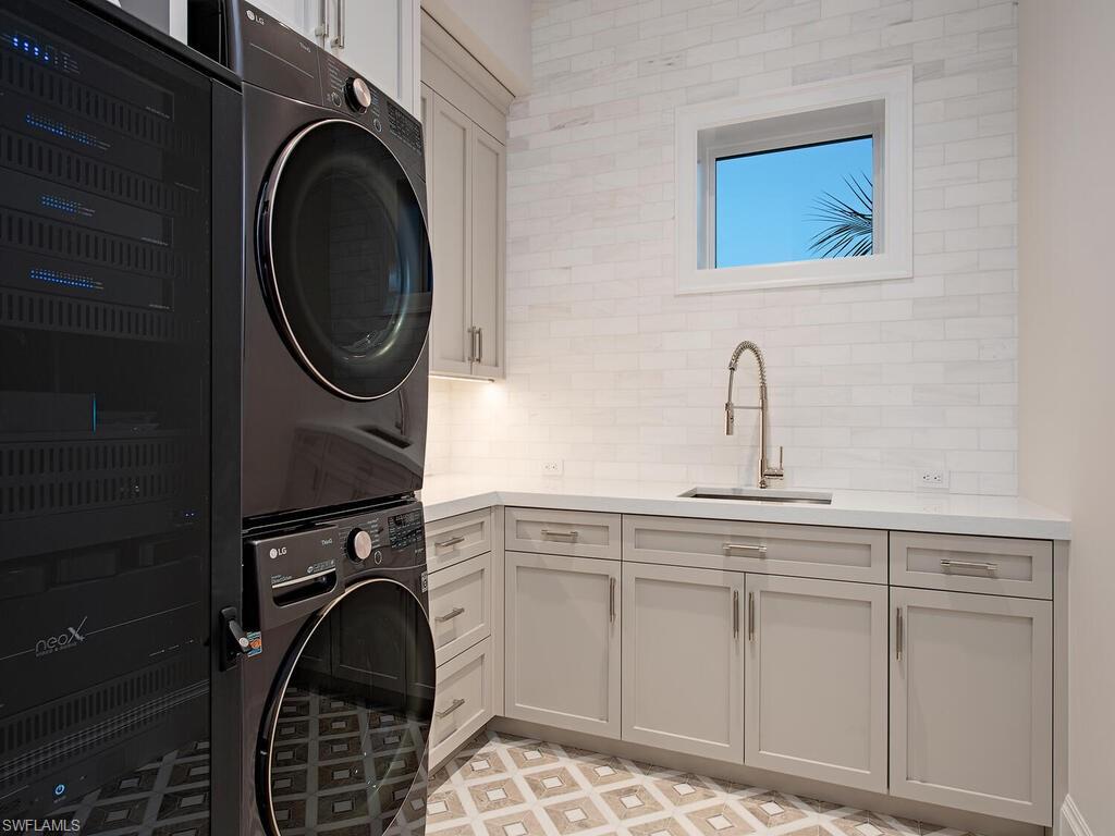 1675 Gordon Drive Naples, FL 34102 - Photo 29 of 48