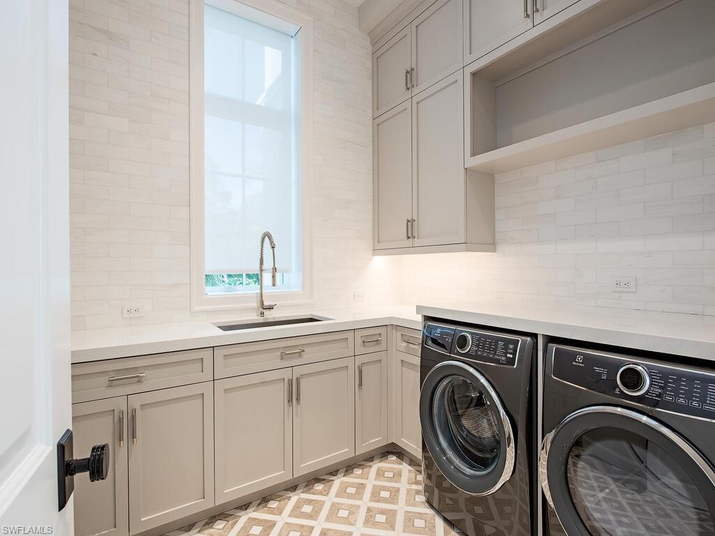 1675 Gordon Drive Naples, FL 34102 - Photo 40 of 48