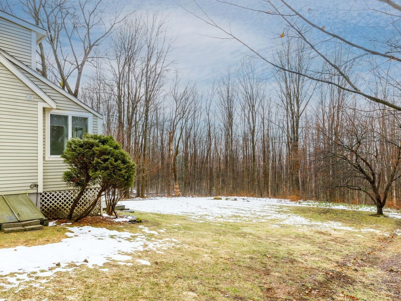274 Enos Road Hinesburg, VT 05461 - Photo 4 of 35