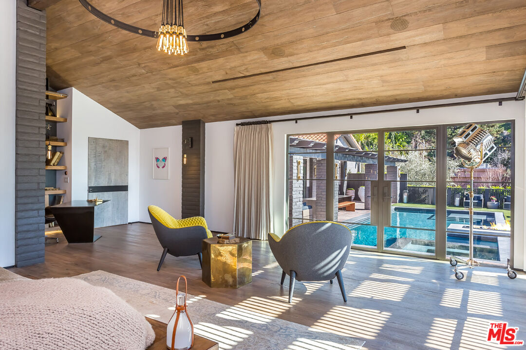 1707 Rising Glen Road Los Angeles, CA 90069 - Photo 27 of 54