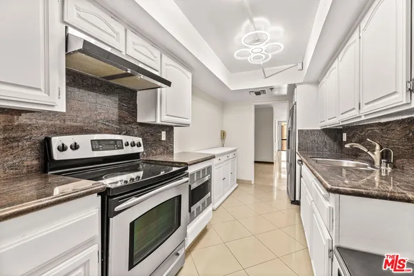 $925,000 | 10660 Wilshire Boulevard, Unit 703, Los Angeles, CA 90024