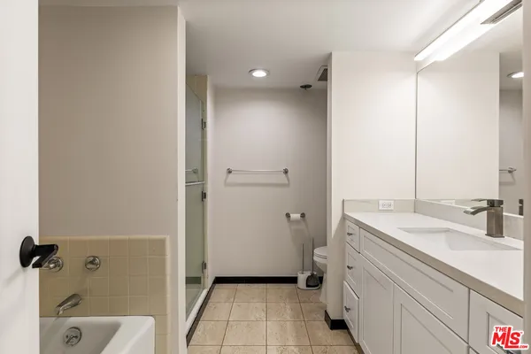 $925,000 | 10660 Wilshire Boulevard, Unit 703, Los Angeles, CA 90024