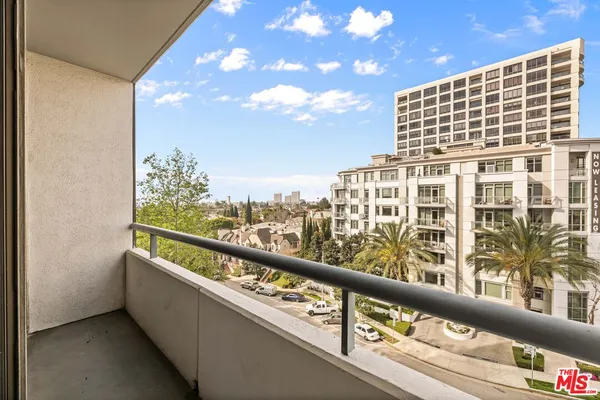 $925,000 | 10660 Wilshire Boulevard, Unit 703, Los Angeles, CA 90024