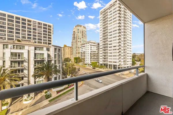 $925,000 | 10660 Wilshire Boulevard, Unit 703, Los Angeles, CA 90024