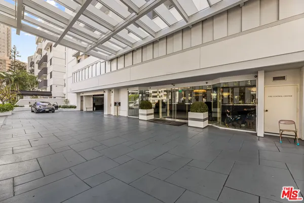 $925,000 | 10660 Wilshire Boulevard, Unit 703, Los Angeles, CA 90024