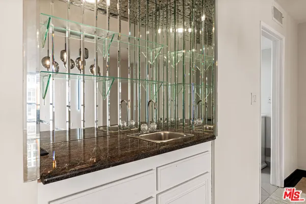 $925,000 | 10660 Wilshire Boulevard, Unit 703, Los Angeles, CA 90024