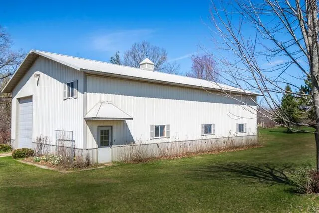 $899,900 | 9506 296th Avenue, Salem Lakes, WI 53168