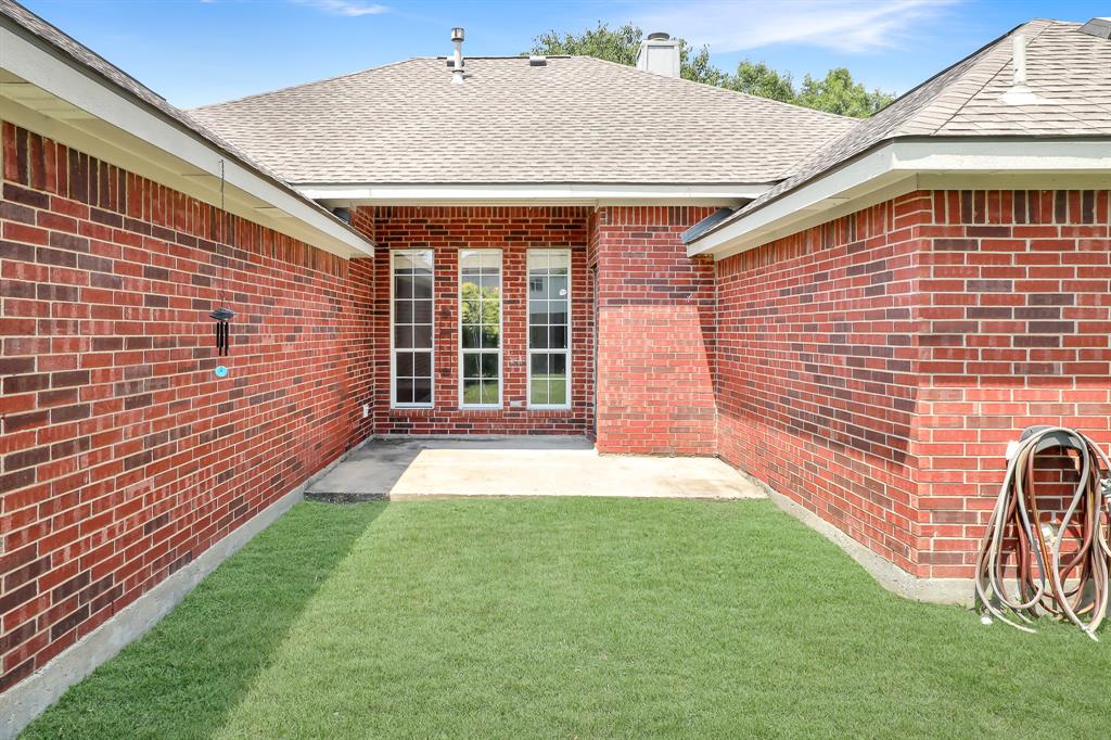 1315 Ballantrae Drive Allen, TX 75013 - Photo 23 of 26 a view of backyard with table and chairs and potted plants