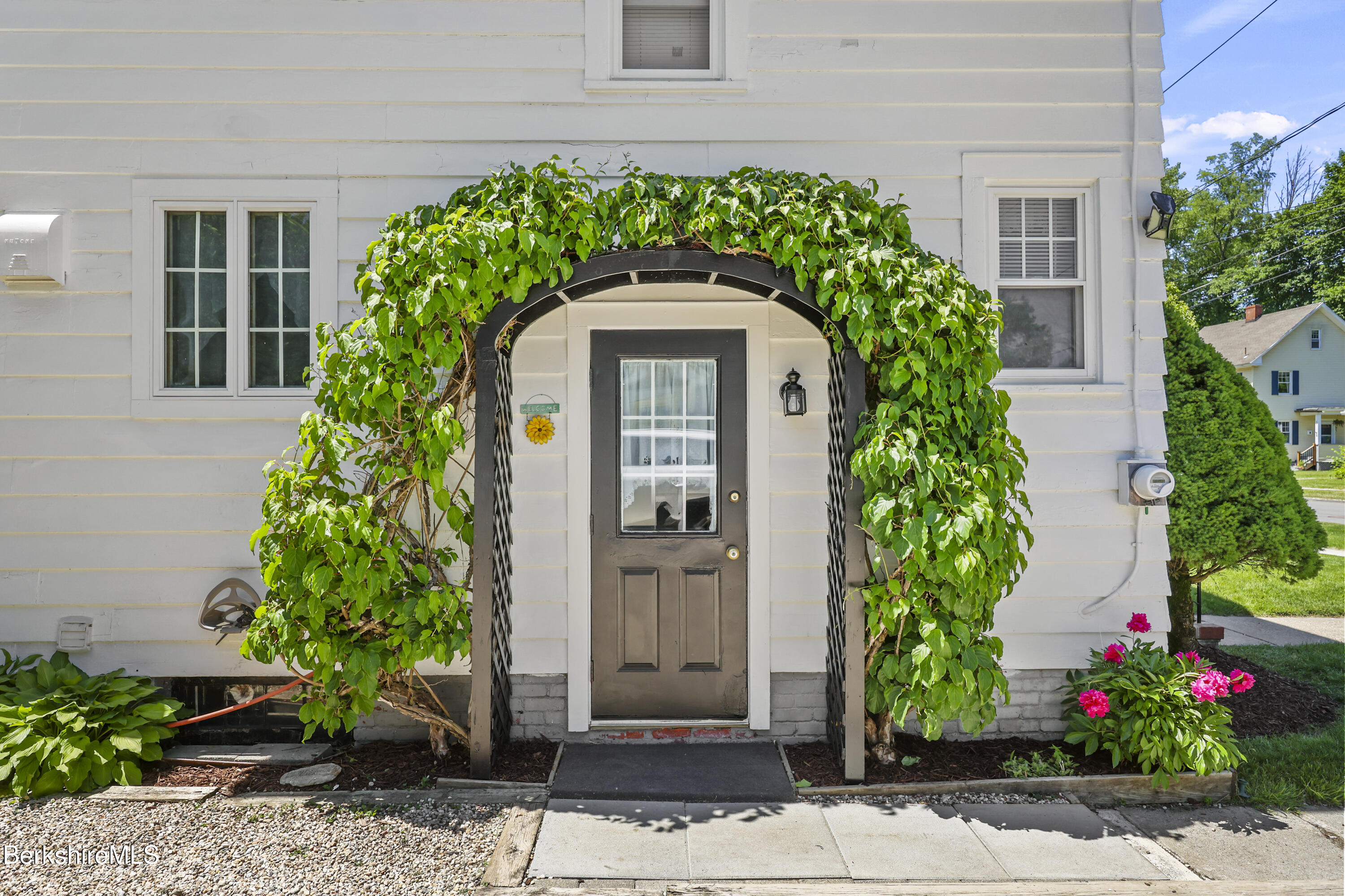 61 Harding Street Pittsfield, MA 01201 - Photo 4 of 48 20 Side Entry