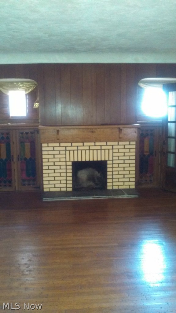 1080 Woodview Road Cleveland, OH 44121 - Photo 2 of 4