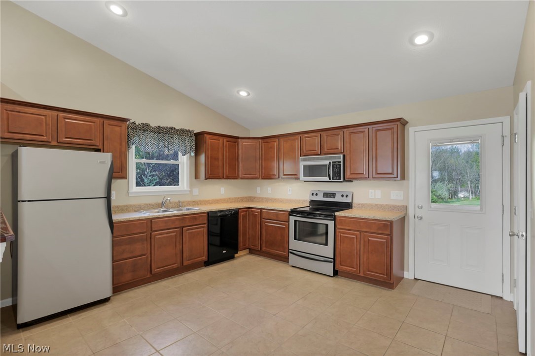 14953 King Road Howard, OH 43028 - Photo 8 of 40 Kitchen featuring electric stove, stainless steel refrigerator and dishwasher