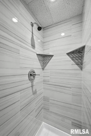 $360,000 | 211 Eagle Ridge Road, Muscatine, IA 52761