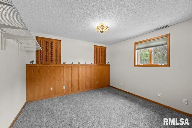 $360,000 | 211 Eagle Ridge Road, Muscatine, IA 52761