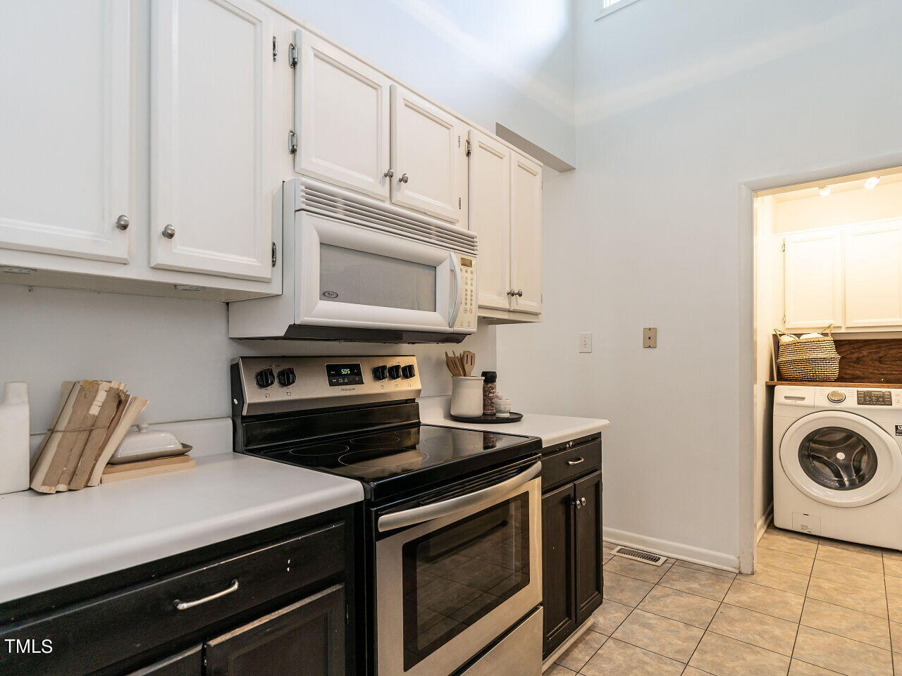 301 Ashebrook Drive Raleigh, NC 27609 - Photo 13 of 31 Kitchen