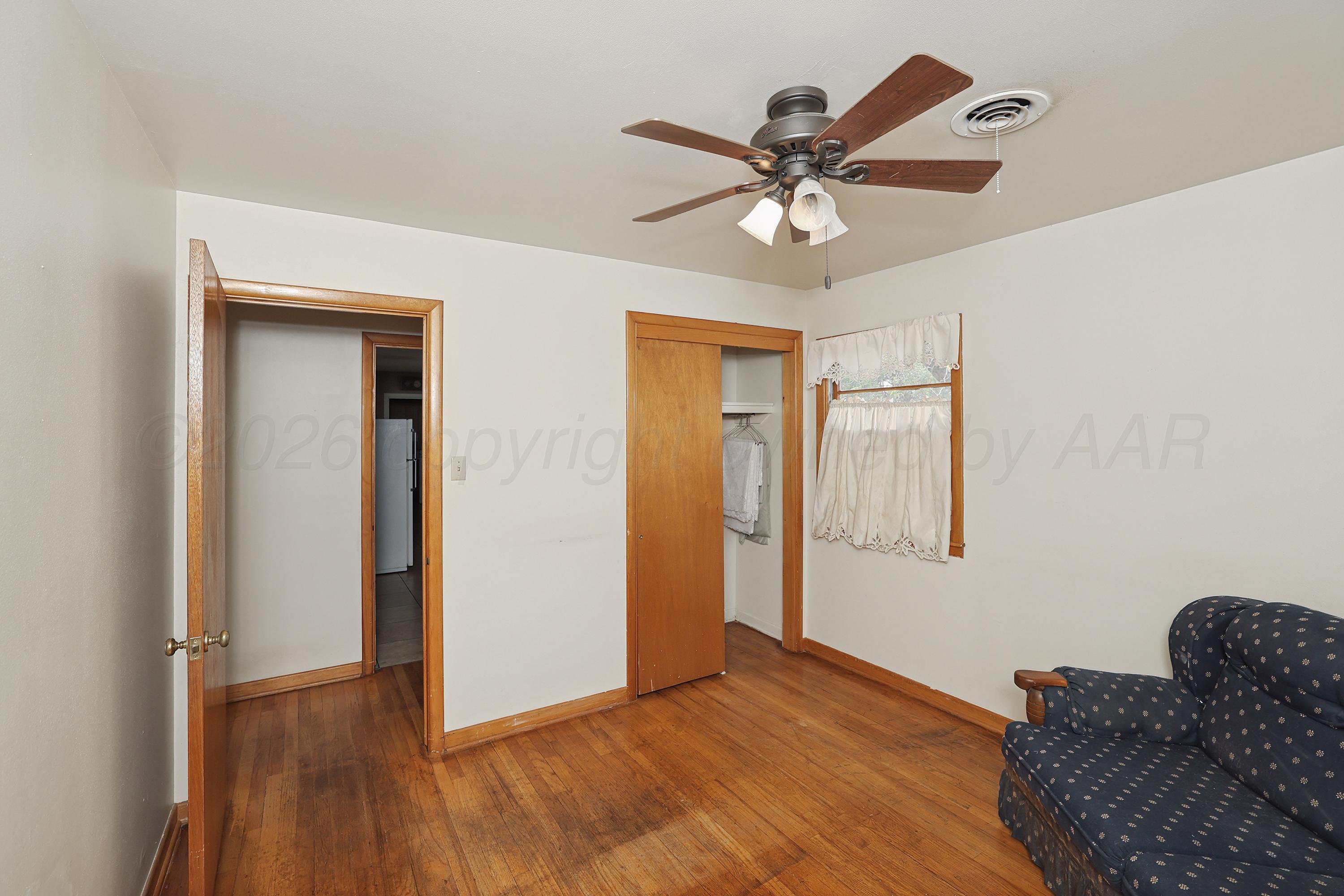 1115 Smiley Street Amarillo, TX 79106 - Photo 17 of 21 18-3rd Bedroom