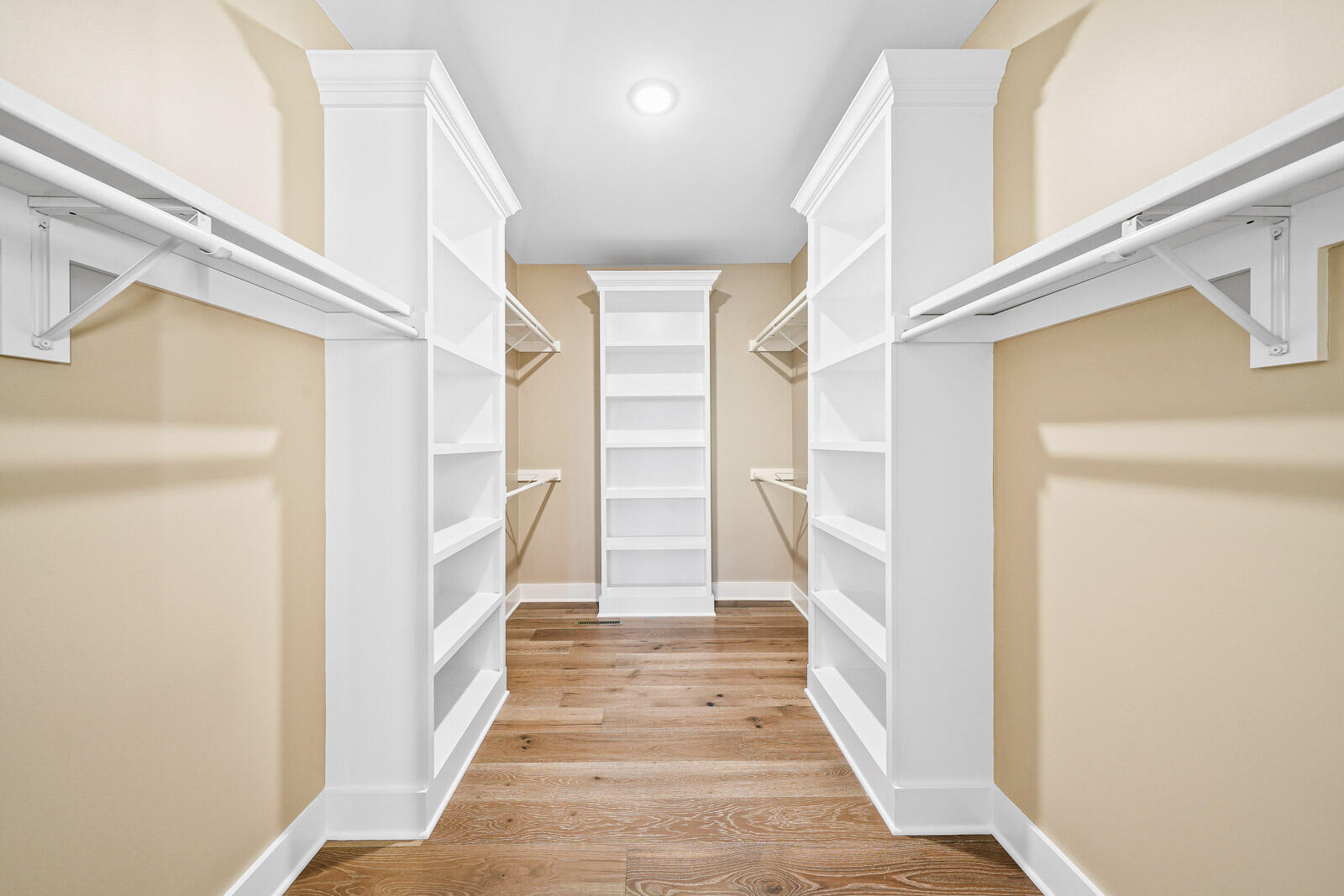71293 Laurel Rdg Boulevard Niles, MI 49120 - Photo 29 of 47 Primary Walk-In Closet
