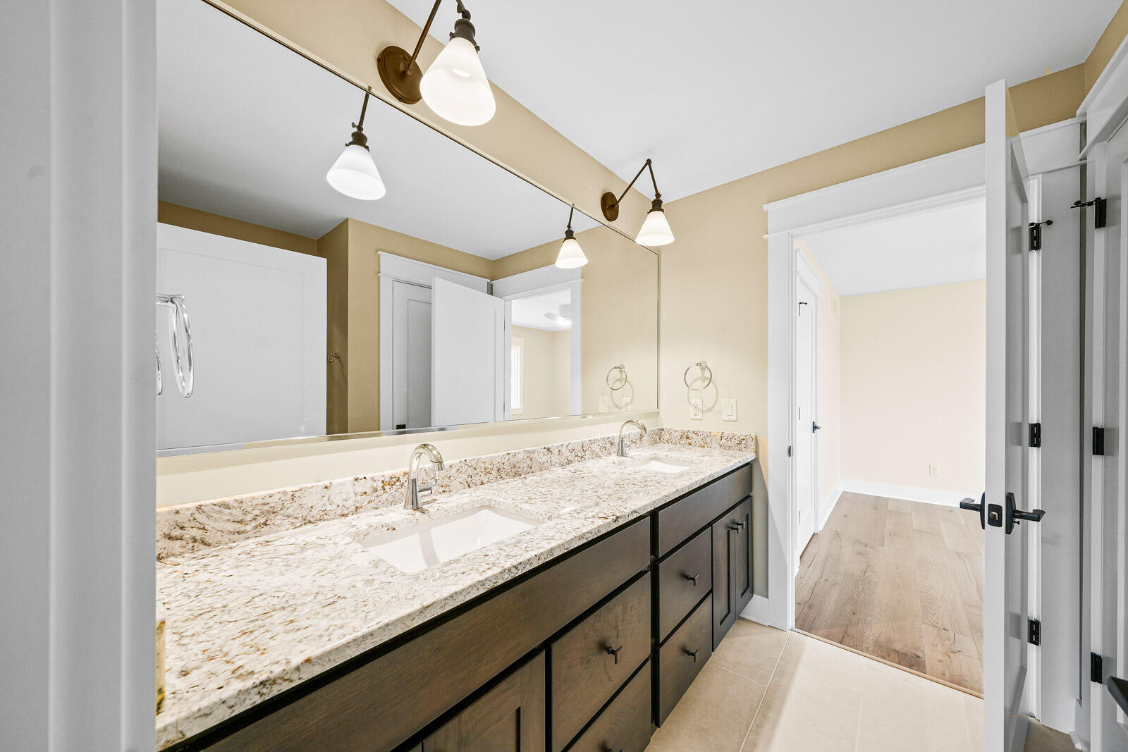 71293 Laurel Rdg Boulevard Niles, MI 49120 - Photo 35 of 47 Jack and Jill Bathroom