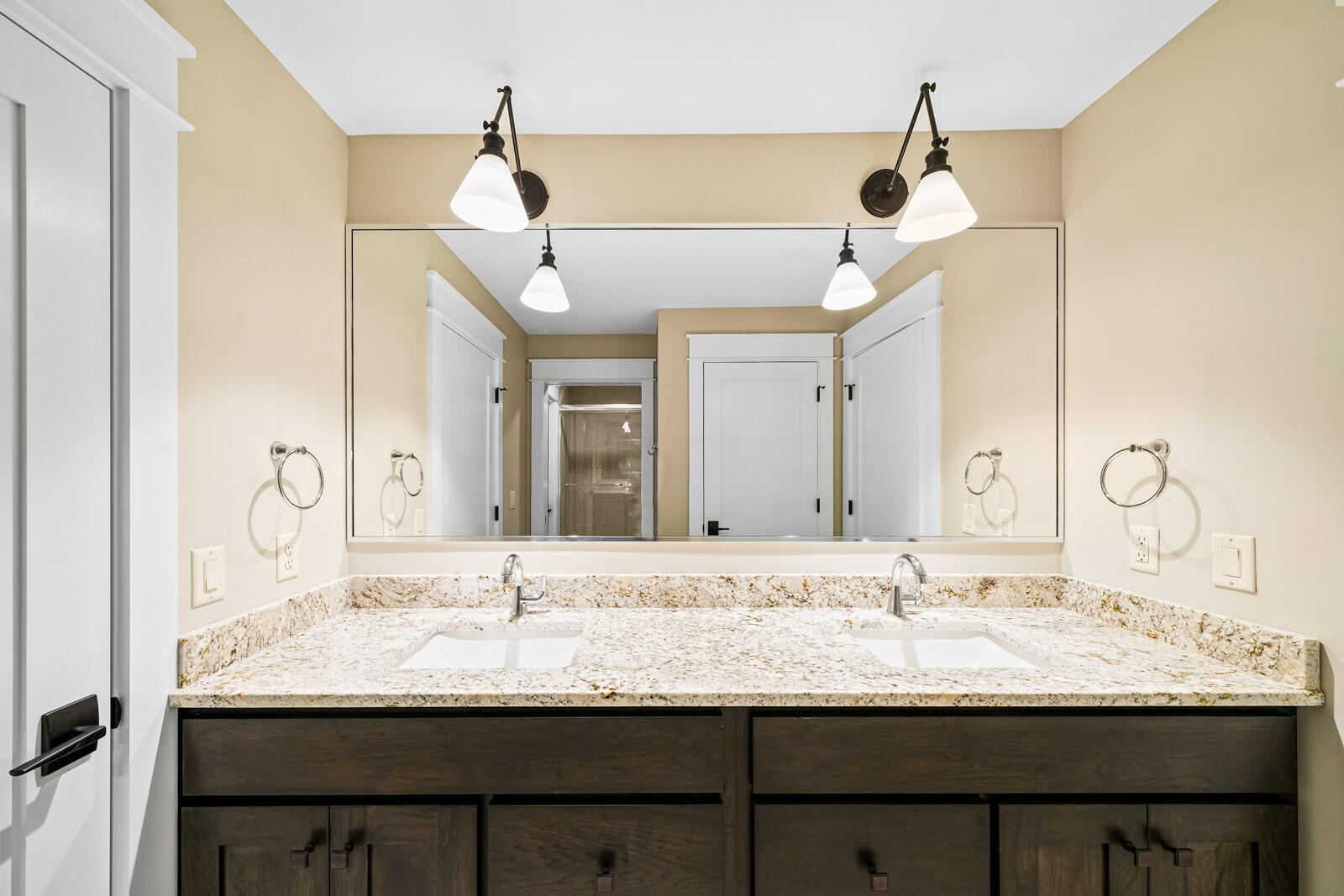 71293 Laurel Rdg Boulevard Niles, MI 49120 - Photo 36 of 47 Jack and Jill Bathroom