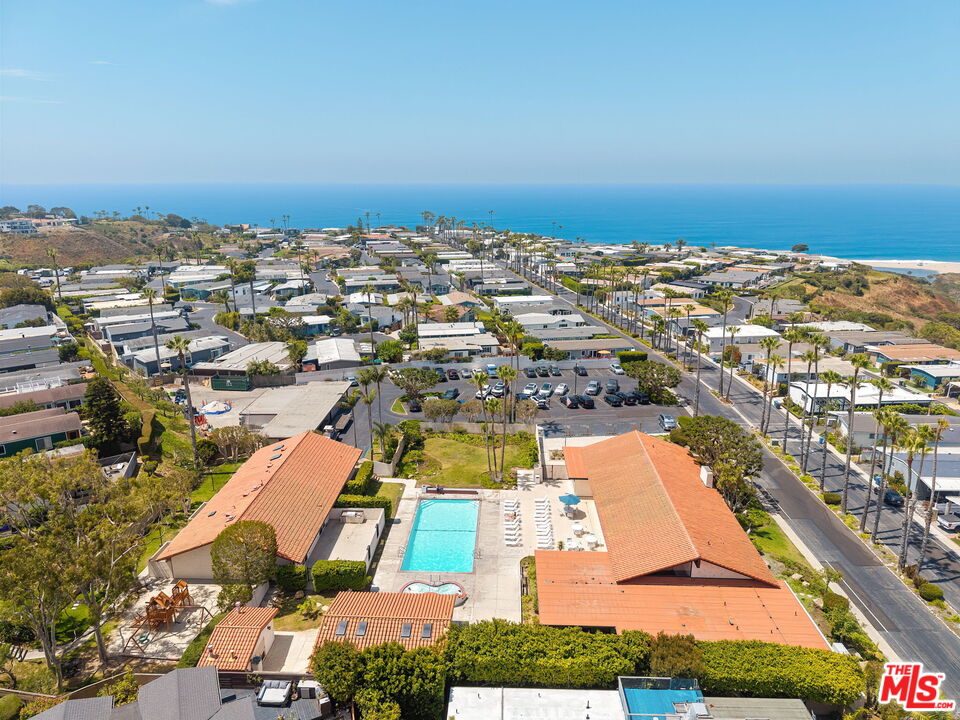 29500 Heathercliff Road, Unit 9 Malibu, CA 90265 - Photo 32 of 34