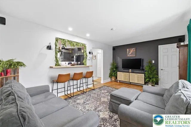 $279,900 | 249 West Street, Bath, PA 18014