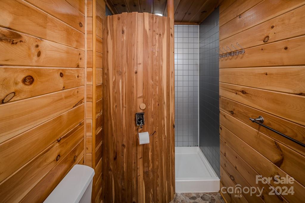 3346 Clarks Chapel Road Lenoir, NC 28645 - Photo 37 of 48 a view of a bathroom