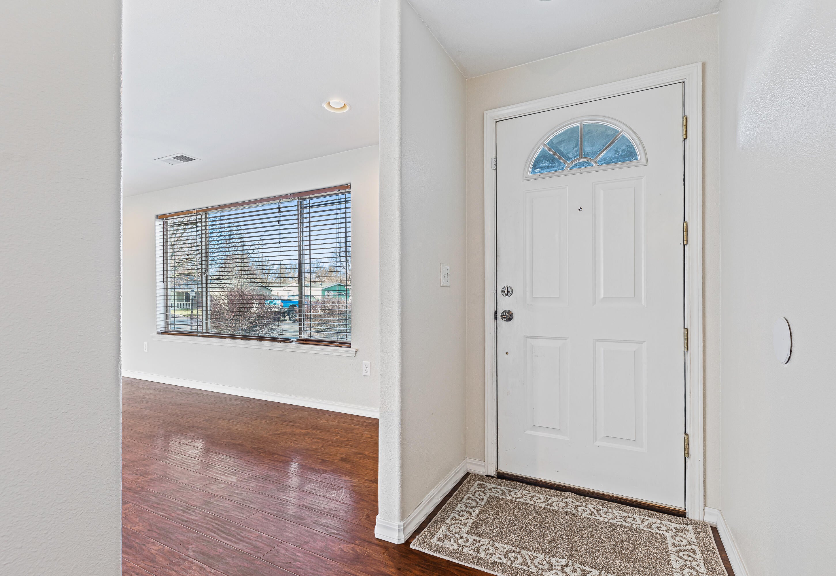 342 Sandi Way Eagle Point, OR 97524 - Photo 5 of 27 6