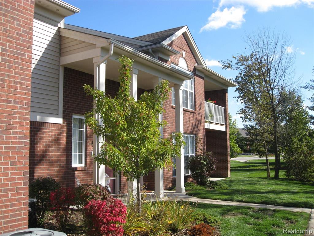 1746 Deepwood Circle, Unit 82 Rochester, MI 48307 - Photo 1 of 20