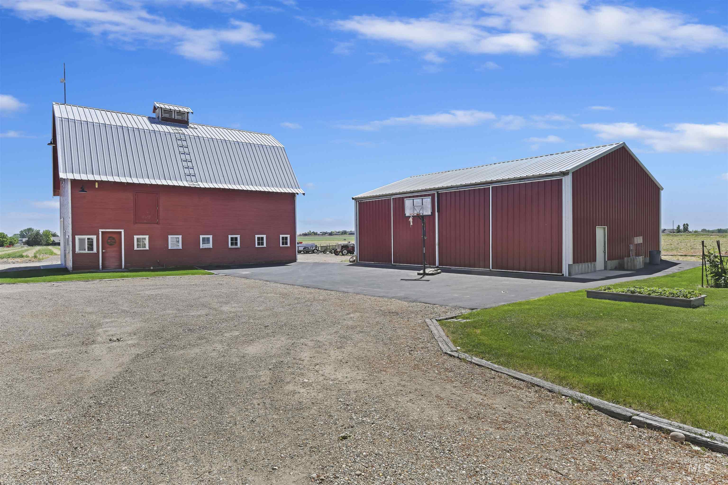 19234 Top Road Caldwell, ID 83607 - Photo 28 of 50 View of pole building with a yard